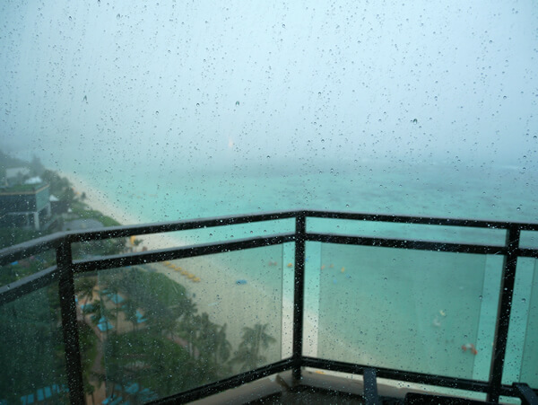 グアム雨季の雨