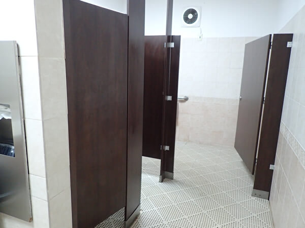 アウトリガーグアムプールのトイレ内部