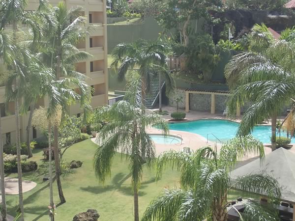 グアムプラザホテルのプール