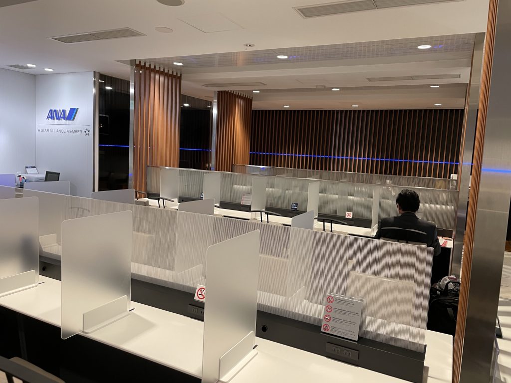 小松空港ANAラウンジ