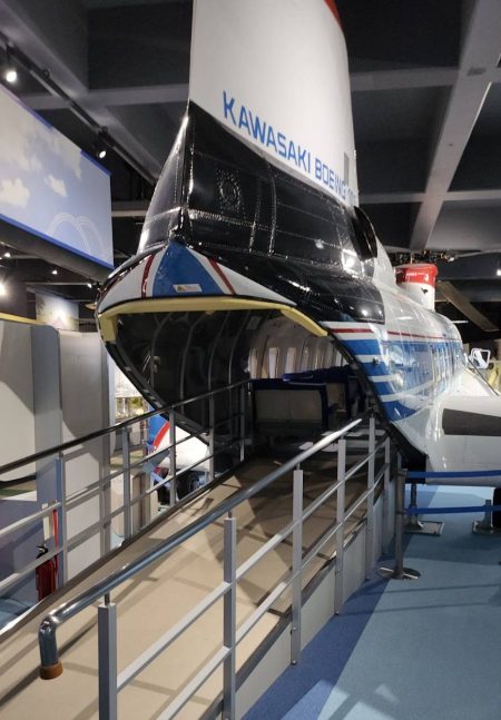 神戸海洋博物館・カワサキワールド「バートルKV-107II型ヘリコプター」も実物が展示