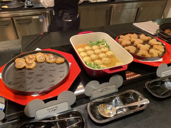 シェフミッキーのさつま揚げや焼きおにぎりなど和食コーナー（アンバサダーホテル内）