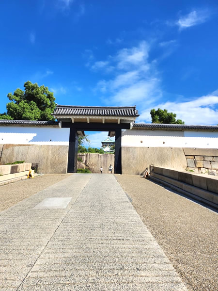 大阪城の桜門