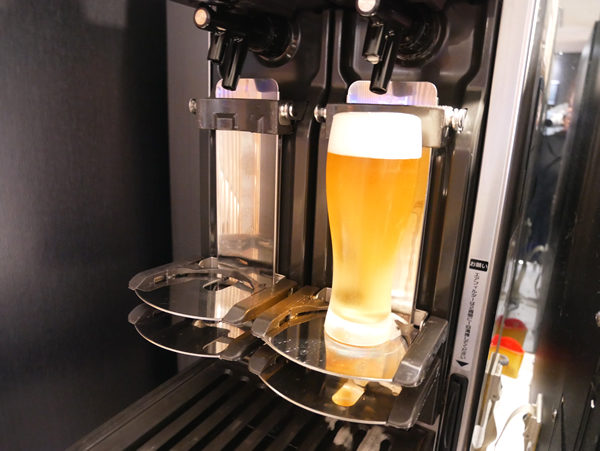 小松空港ANAラウンジのビアサーバー