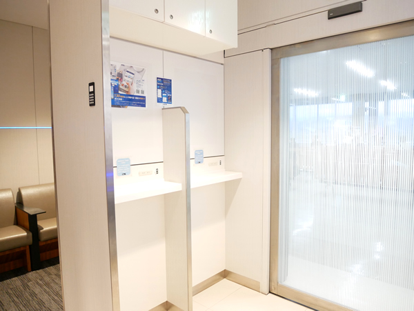 小松空港ANAラウンジの電話コーナー