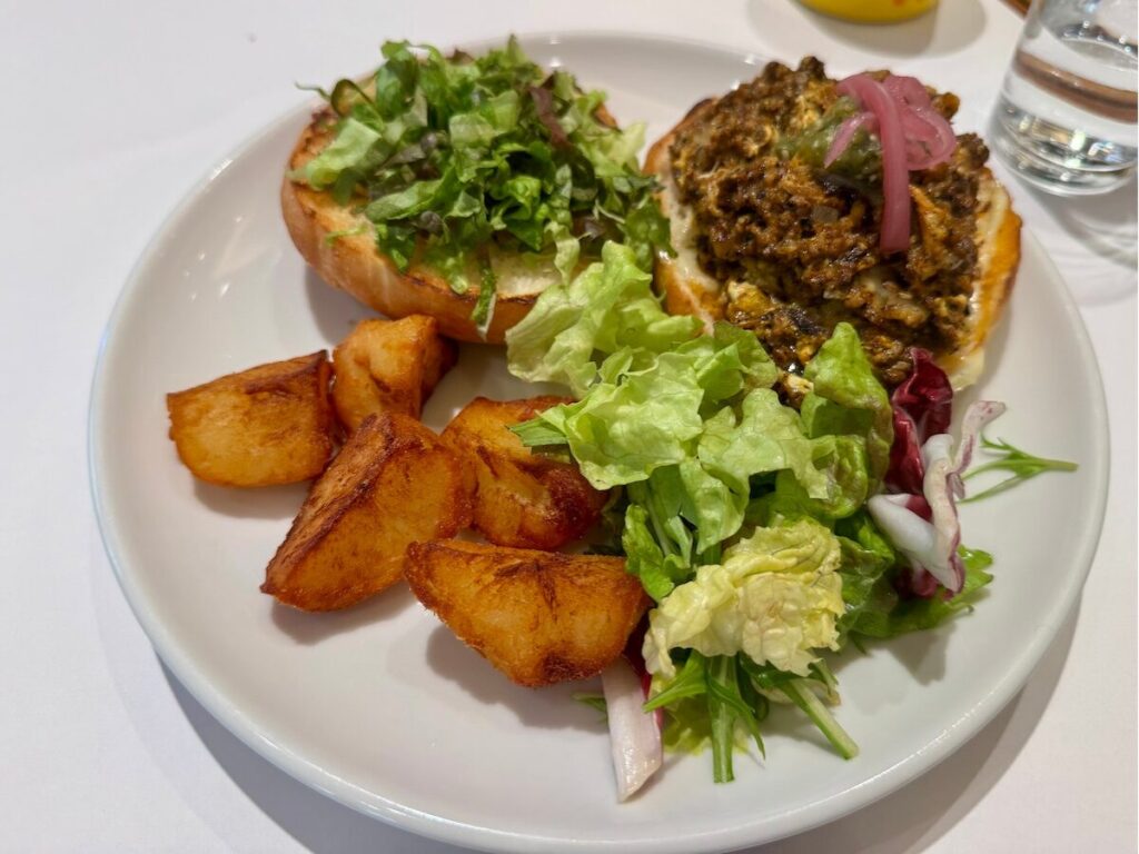 egg 東京のビーフハンバーガー