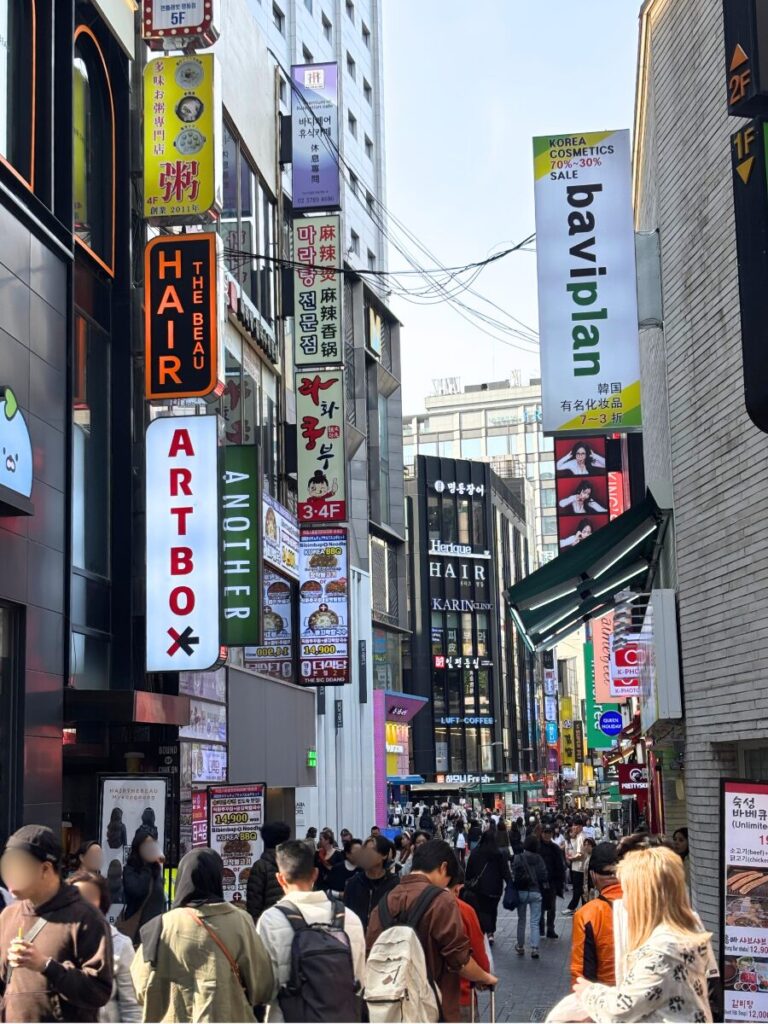 明洞の街