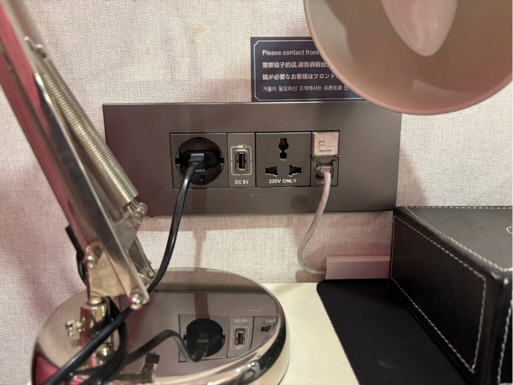 ホテルスカイパークキングスタウン東大門のコンセント