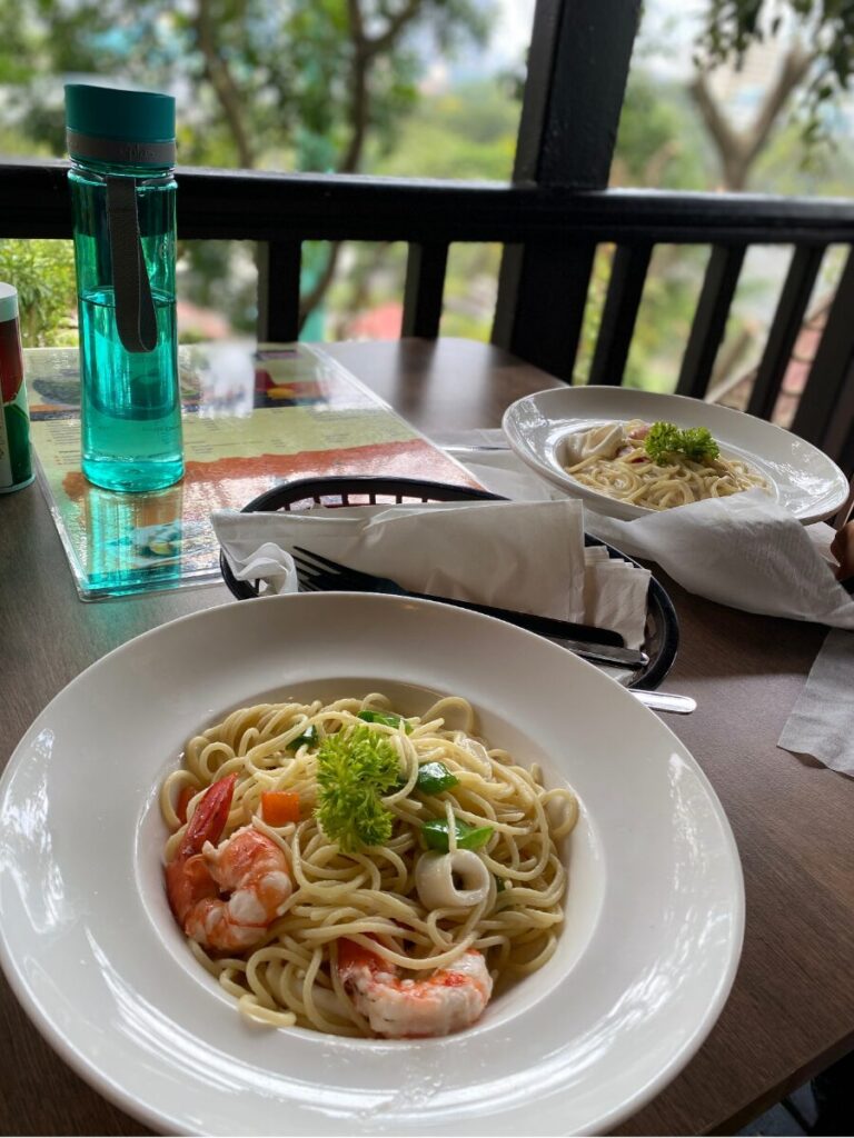 KLバードパーク内レストランHornbill Restaurantの洋食