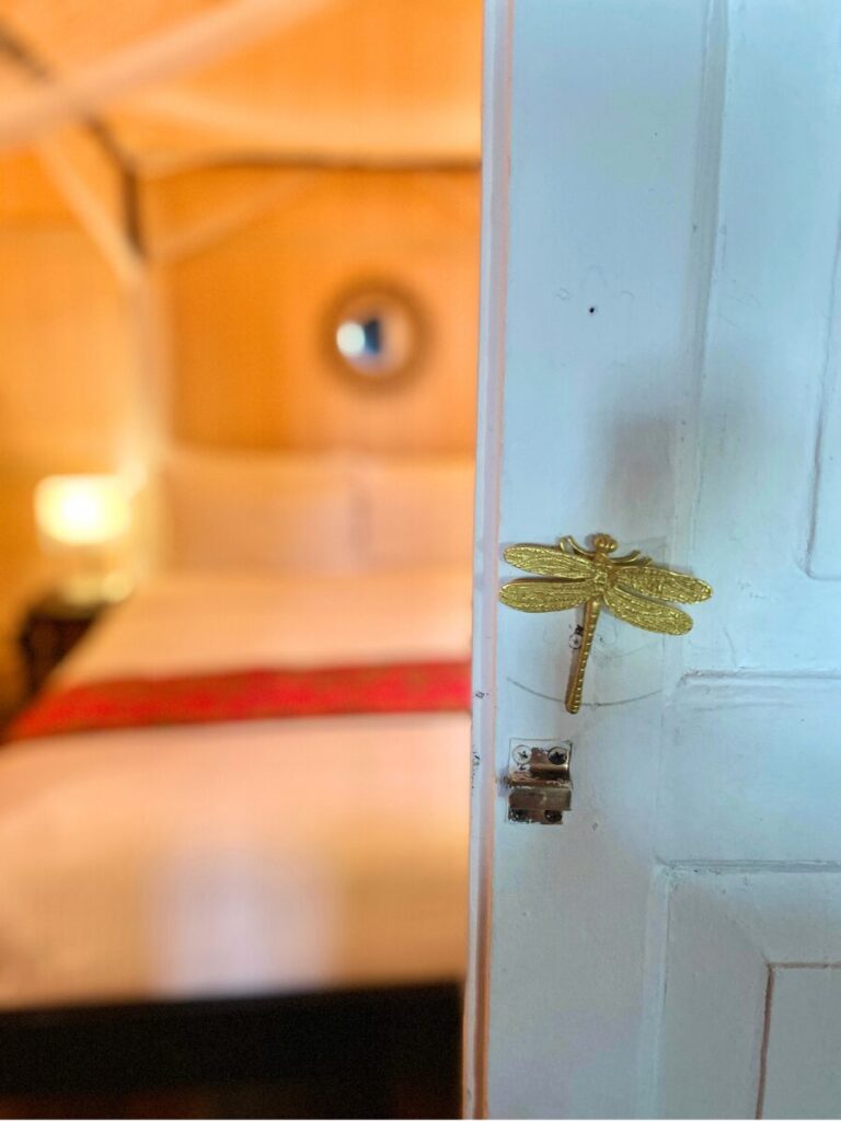 テンプルツリーリゾート・ランカウイ (Temple Tree Resort Langkawi)の客室棟のドアの取手