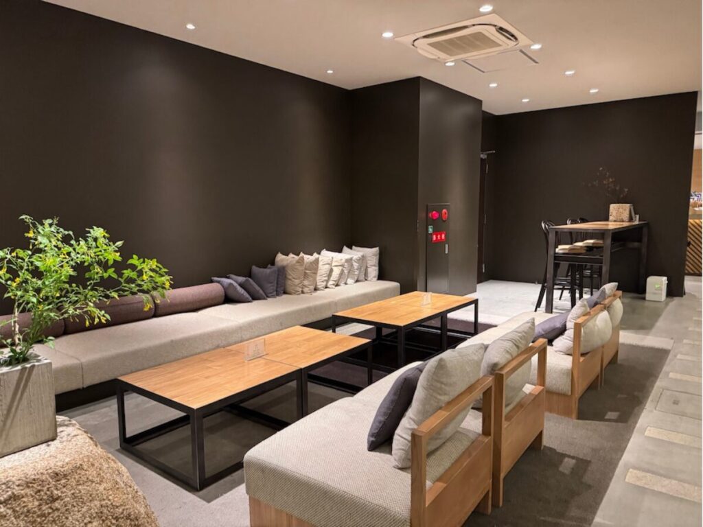 ホテル・アンドルームス大阪本町のロビーラウンジ