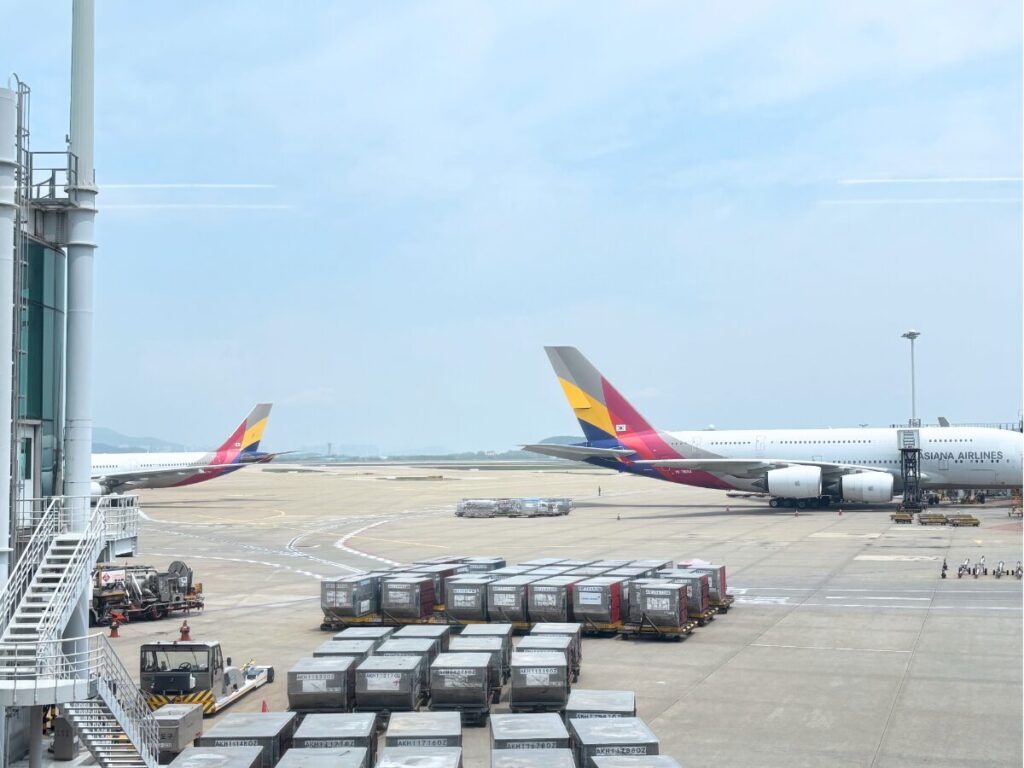 仁川空港のアシアナ航空機