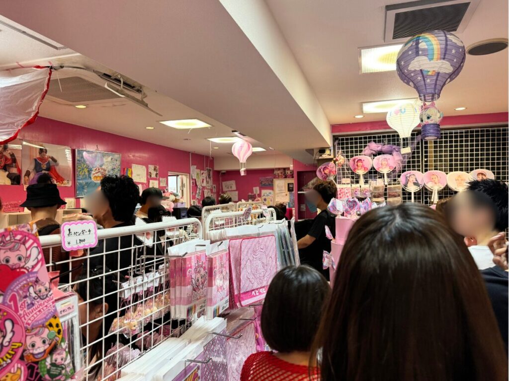 原宿べビタピ混雑の店内