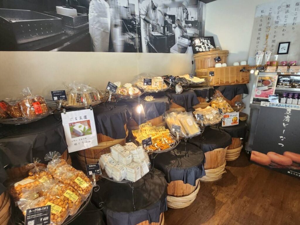 吉野山の豆富茶屋店内