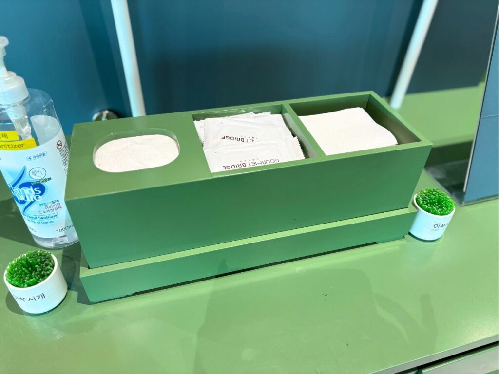 仁川空港第2ターミナルのフードコートのお手拭きやつまようじ