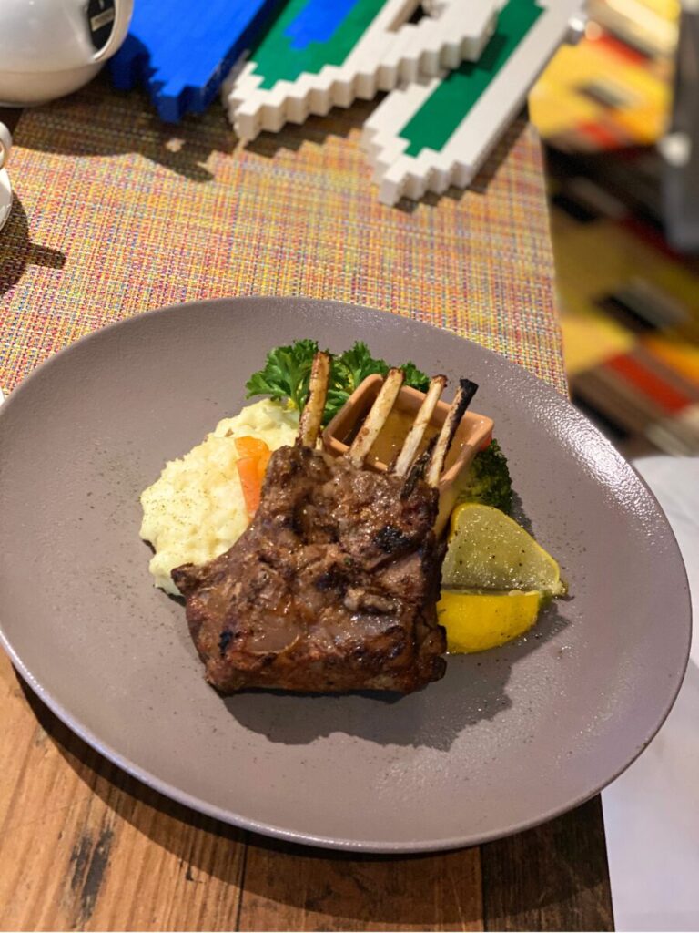 マレーシアレゴランドホテルの食事（お肉）