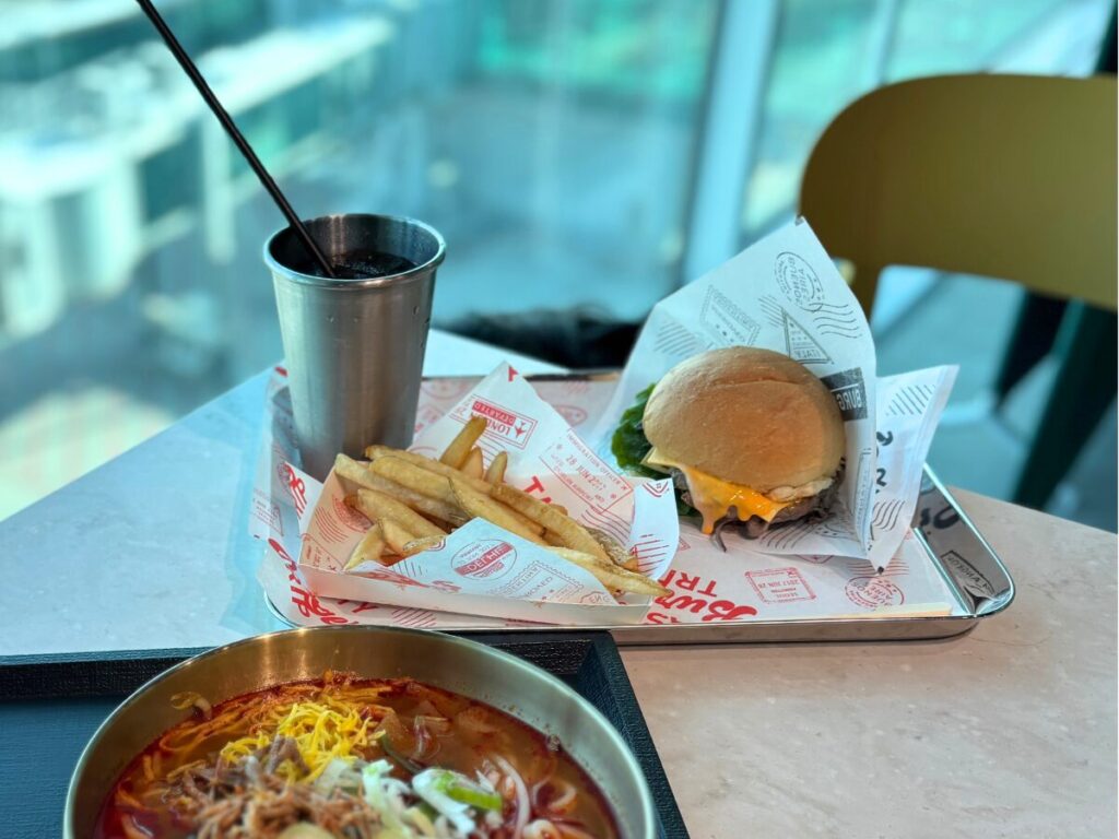 仁川空港第2ターミナルのフードコートで食べたハンバーガー