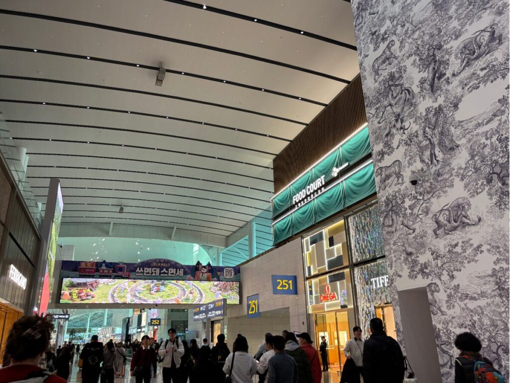 仁川空港第2ターミナルのフードコート（Gourmet Bridge