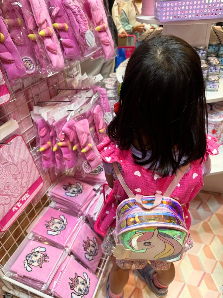 原宿べビタピ店内のグッズ