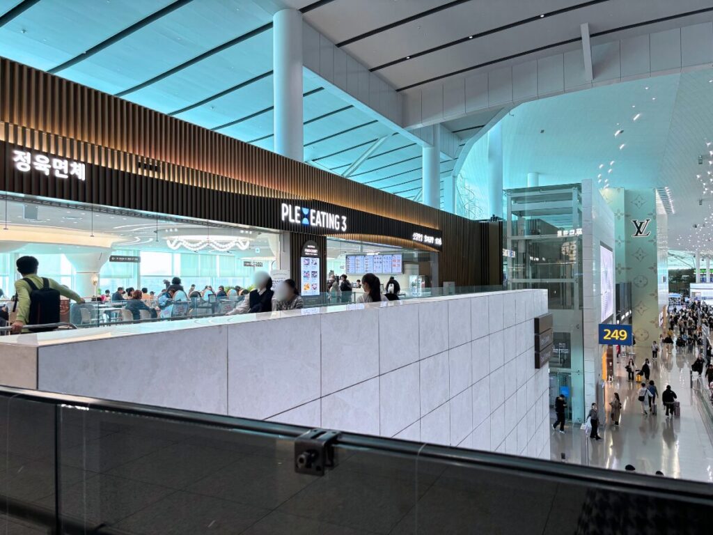 仁川空港第2ターミナルのフードコートの場所（PLE：EATING3）