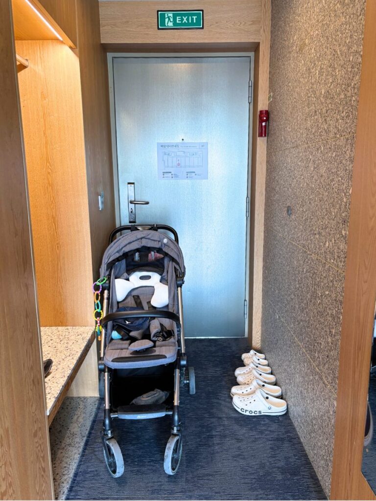 JNパークホテルのお部屋の玄関