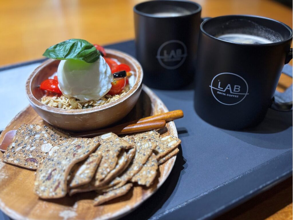 ホテルエリエナ(HOTEL ELIENA)目の前のEdiyacoffeeの朝食