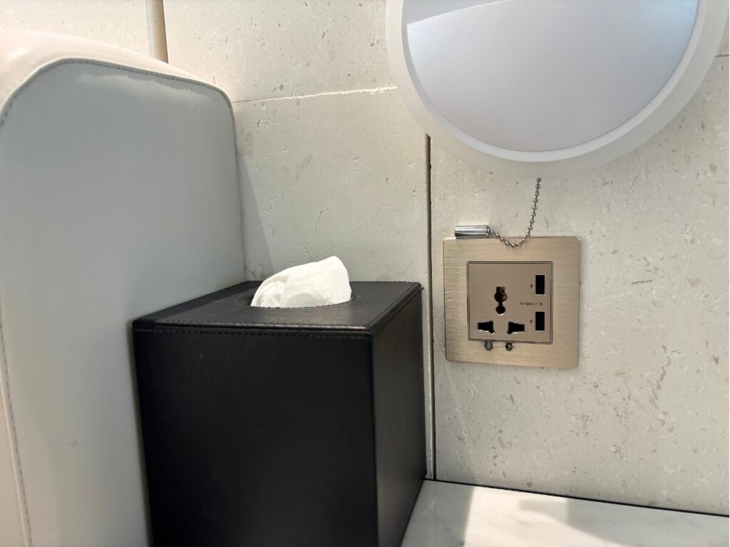 ホテルエリエナ(HOTEL ELIENA)のコンセント