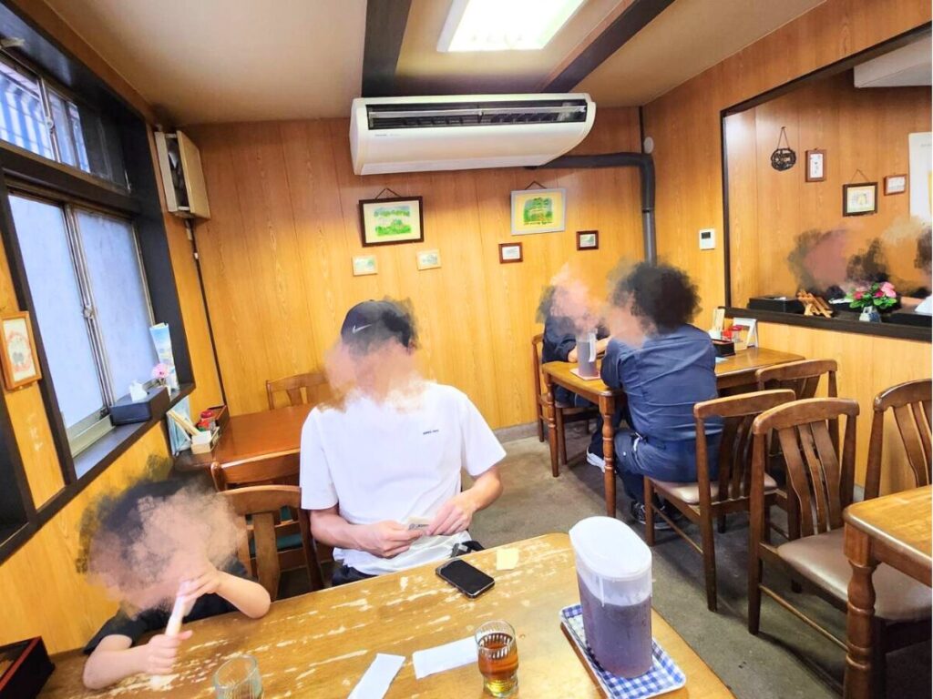 近江八幡・初雪食堂店内