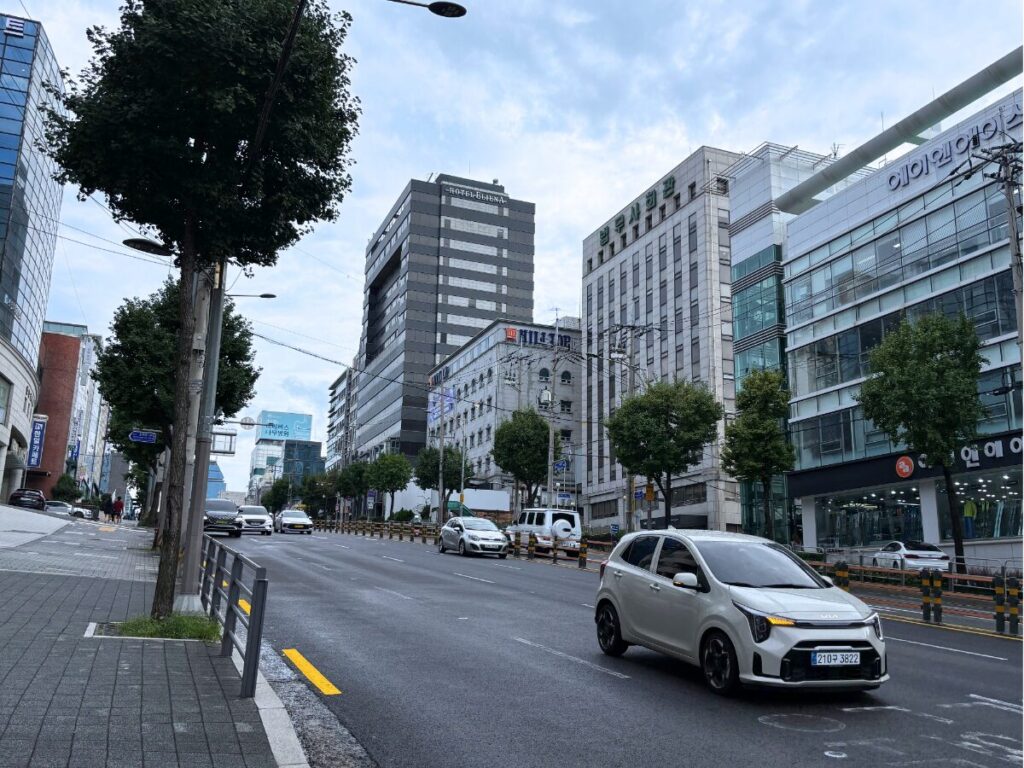 ホテルエリエナ(HOTEL ELIENA)までの坂(ハクトン側から)