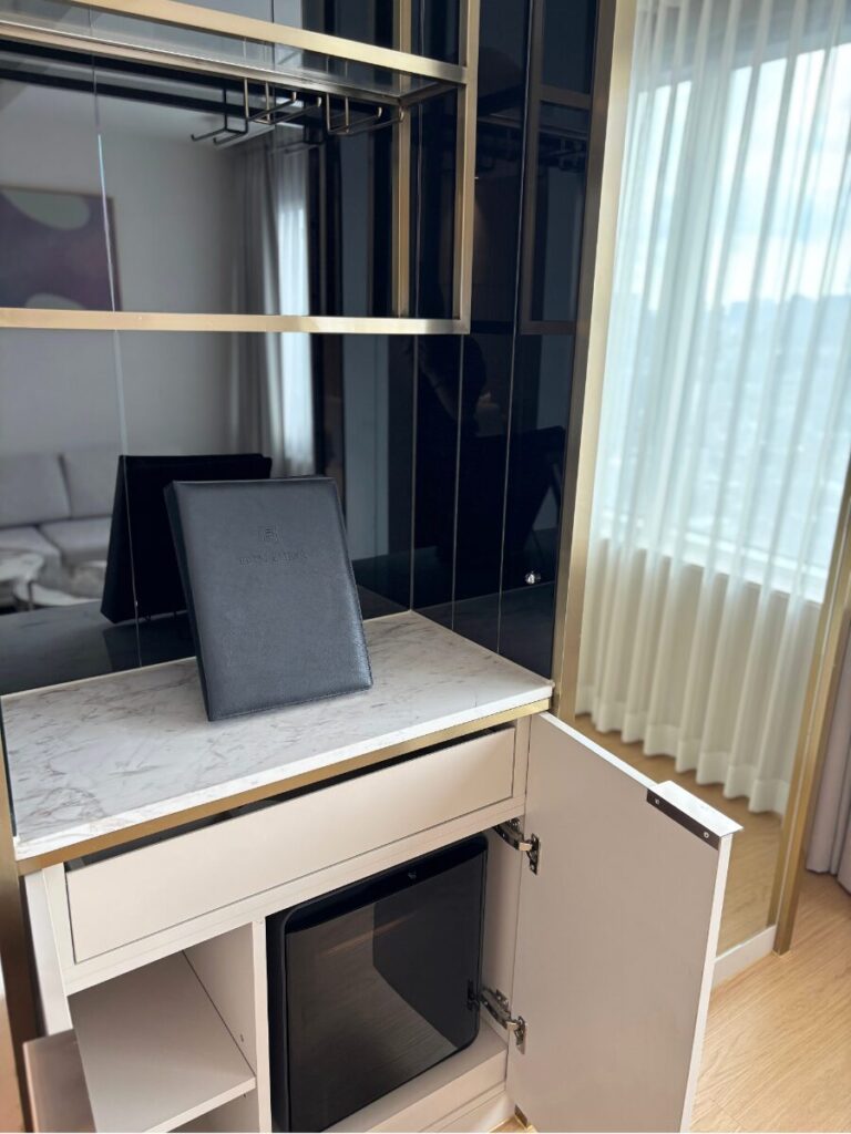 ホテルエリエナ(HOTEL ELIENA)のワイン用冷蔵庫