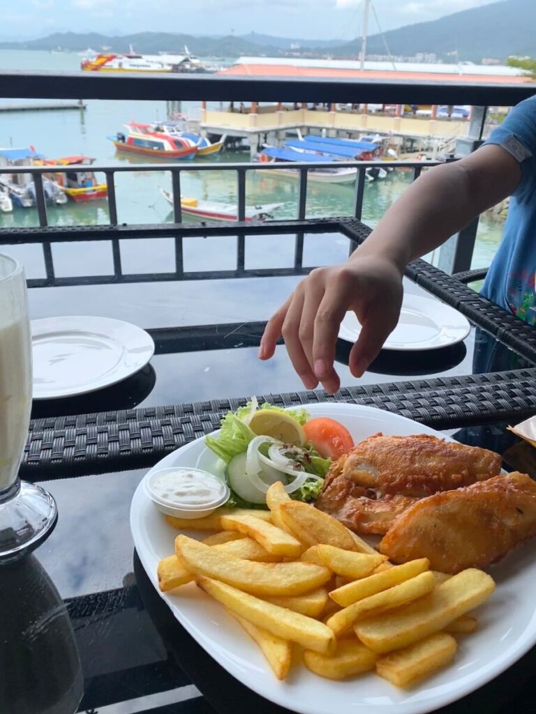 “Scarborough Fish & Chips” (Fisherman’s Wharf内)にてランチ
