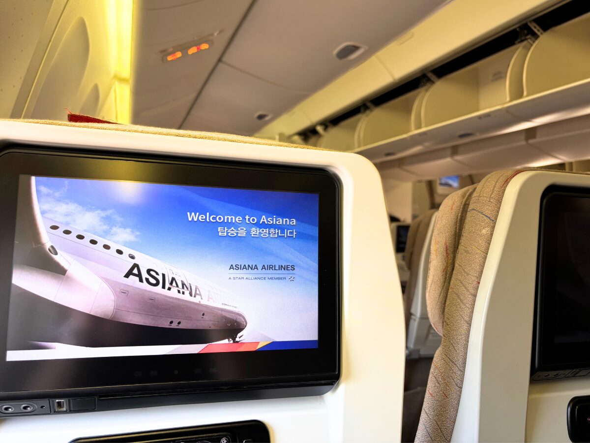 仁川空港のアシアナ航空の機内