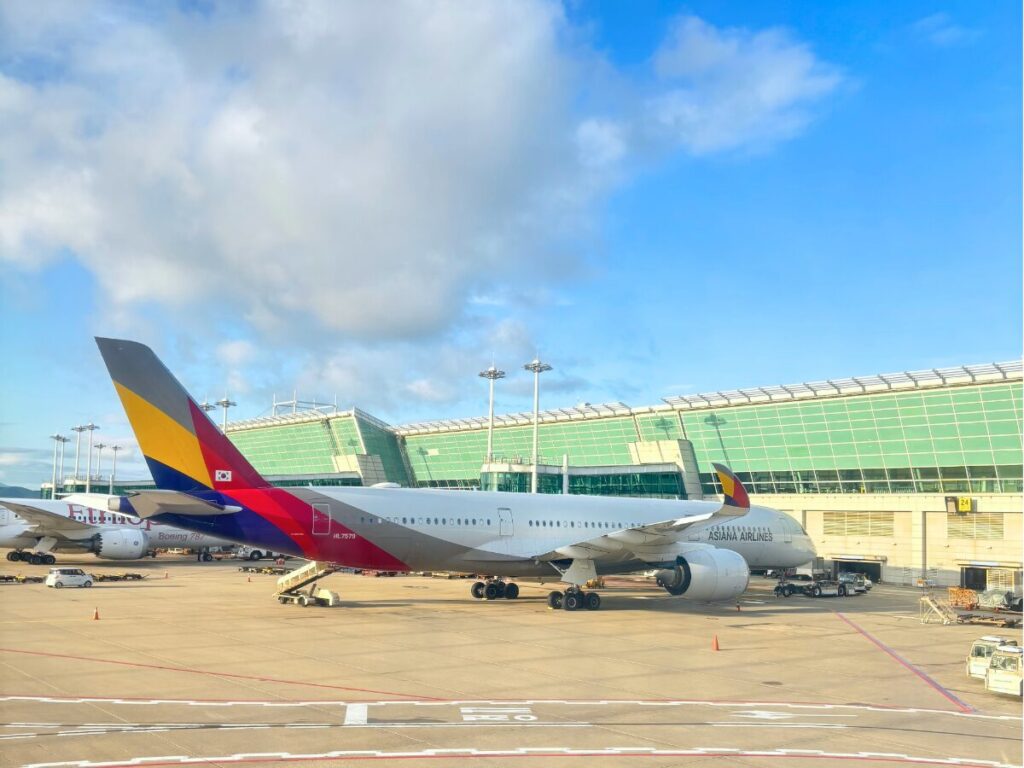 仁川空港のアシアナ航空機