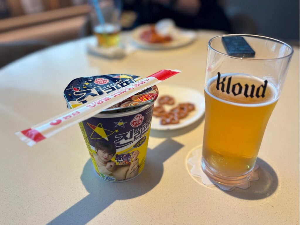仁川空港アシアナビジネスラウンジで食べたカップ麵