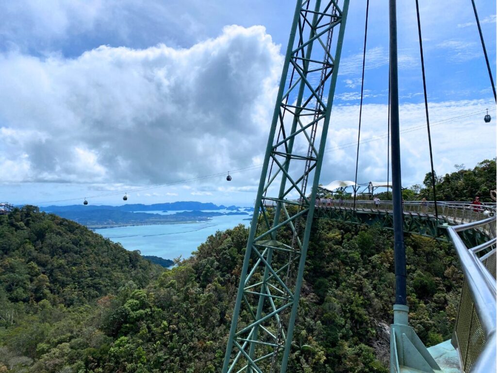 ランカウイ島Skybridgeからみるケーブルカー