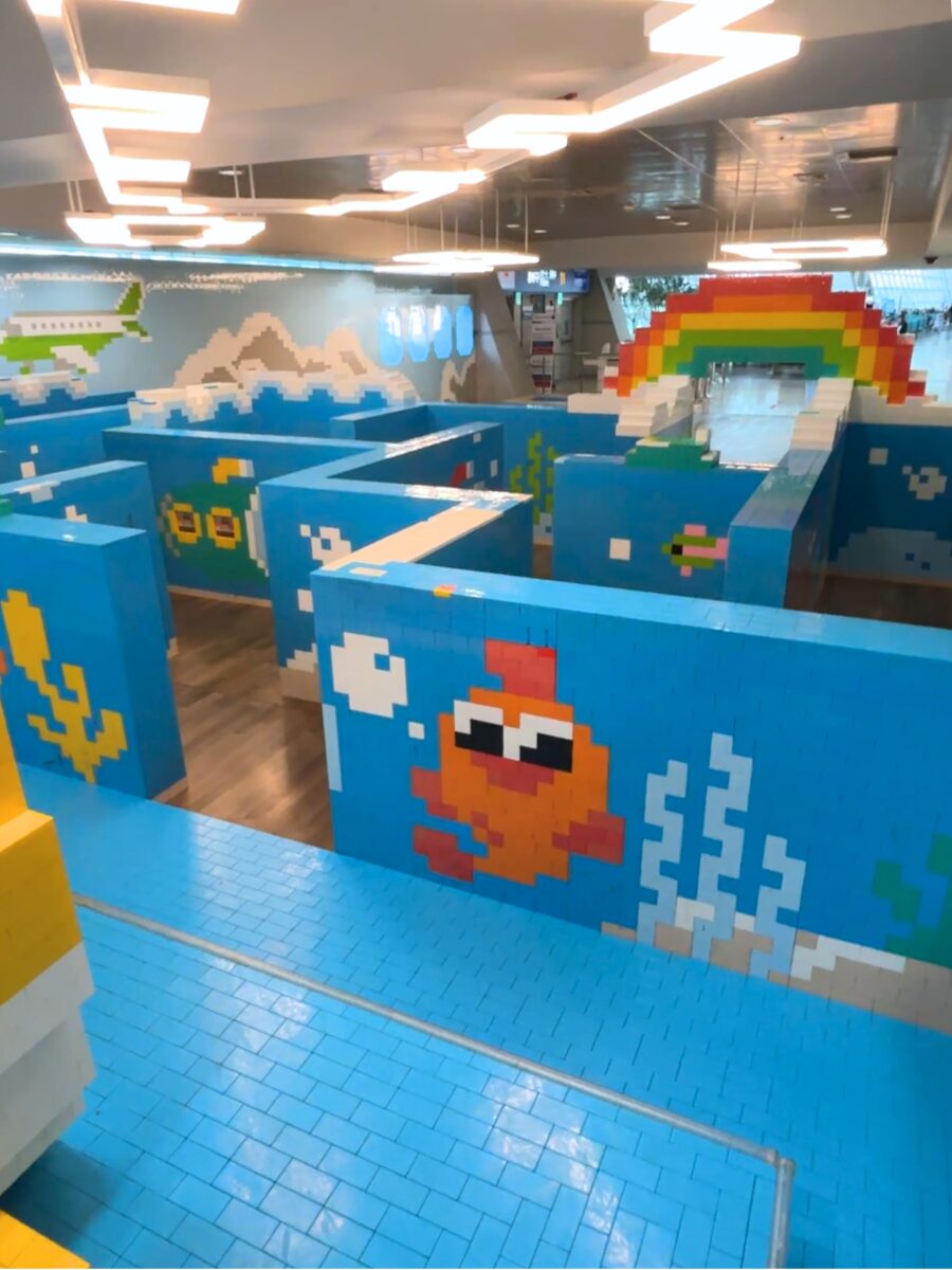 仁川空港第1ターミナルの11番ゲート付近のキッズスペースの迷路