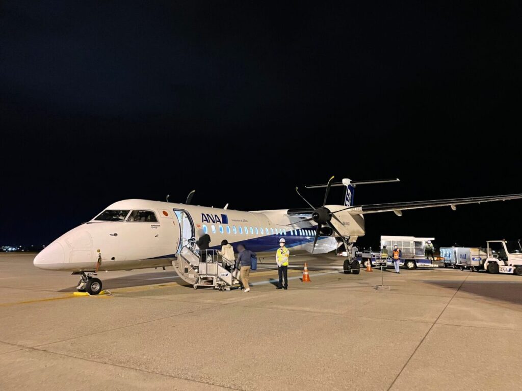 小松空港発福岡行きANAプロペラ機