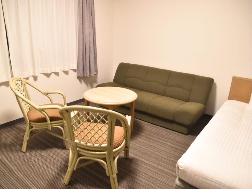 メルキュール福岡宗像リゾート＆スパのクラシックツインのお部屋のソファ＆チェア