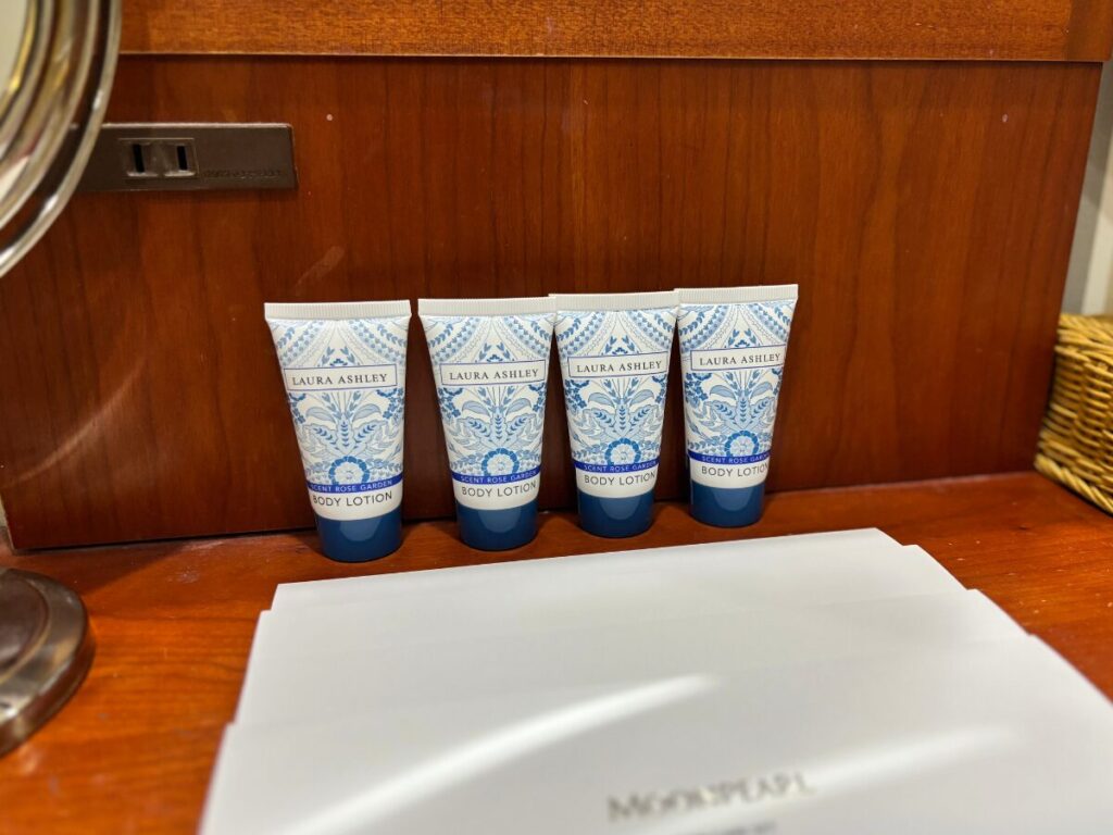 ホテルアムステルダムデラックスルームのアメニティのローラアシュレイのボディクリーム