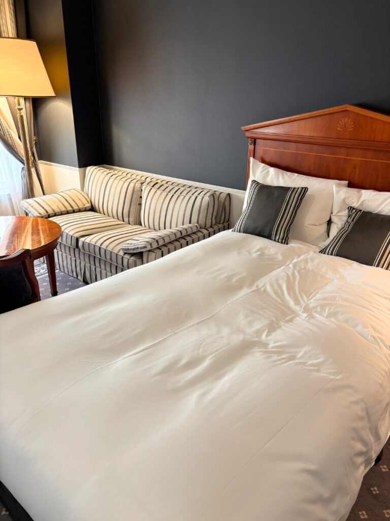 ホテルアムステルダムデラックスルームのベッド