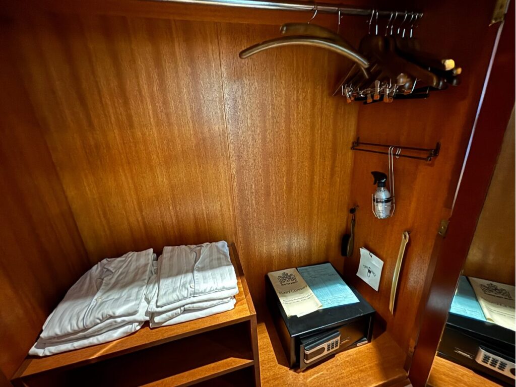 ホテルアムステルダムデラックスルームのクローゼット