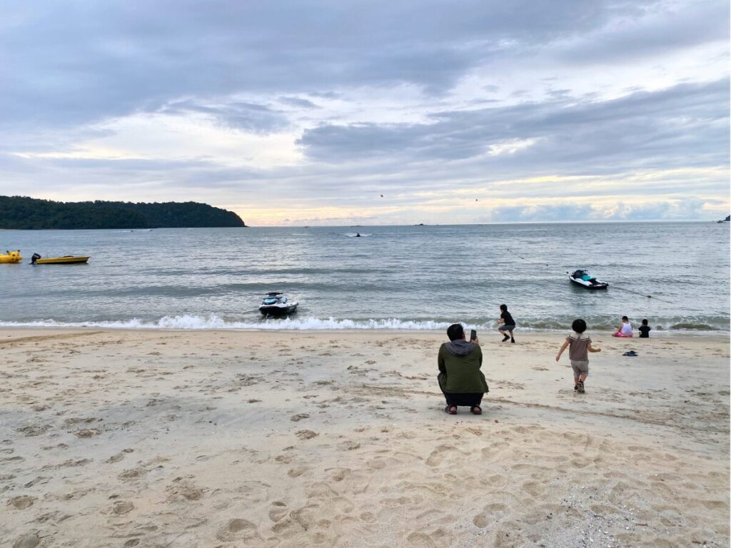 夕暮れ時のパンタイ・テンガビーチ