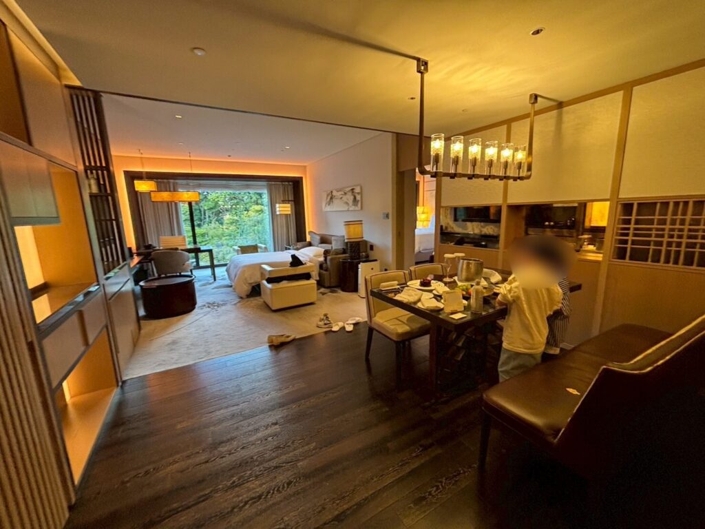 フォーシーズンズ京都のワンベッドルーム プレミアヘリテージガーデンスイート