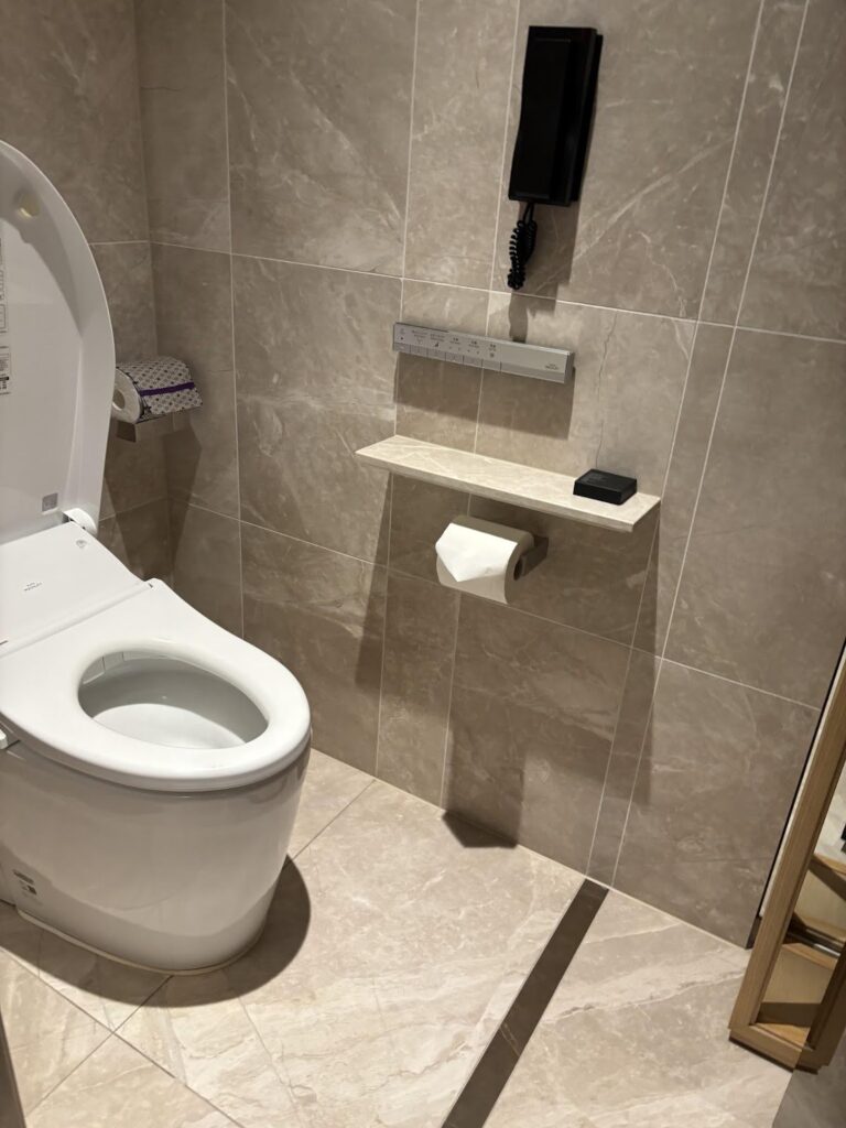 フォーシーズンズ京都の客室のトイレ