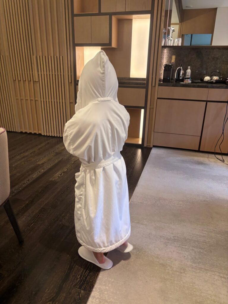 フォーシーズンズホテル京都の子供用のバスローブ