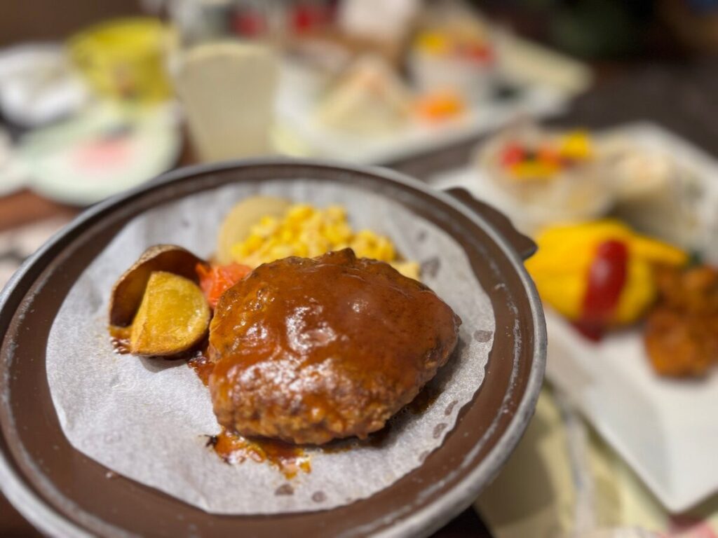 白玉の湯 華鳳 夕食のハンバーグ