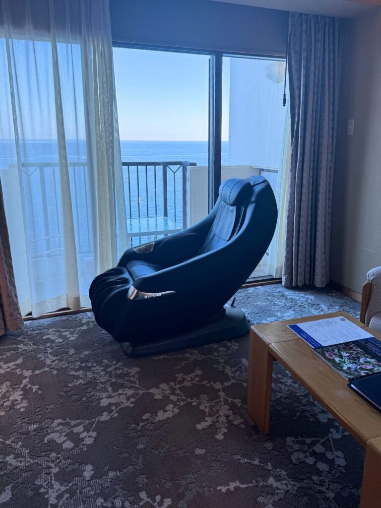 アオアヲナルトリゾートの客室にあるマッサージチェア