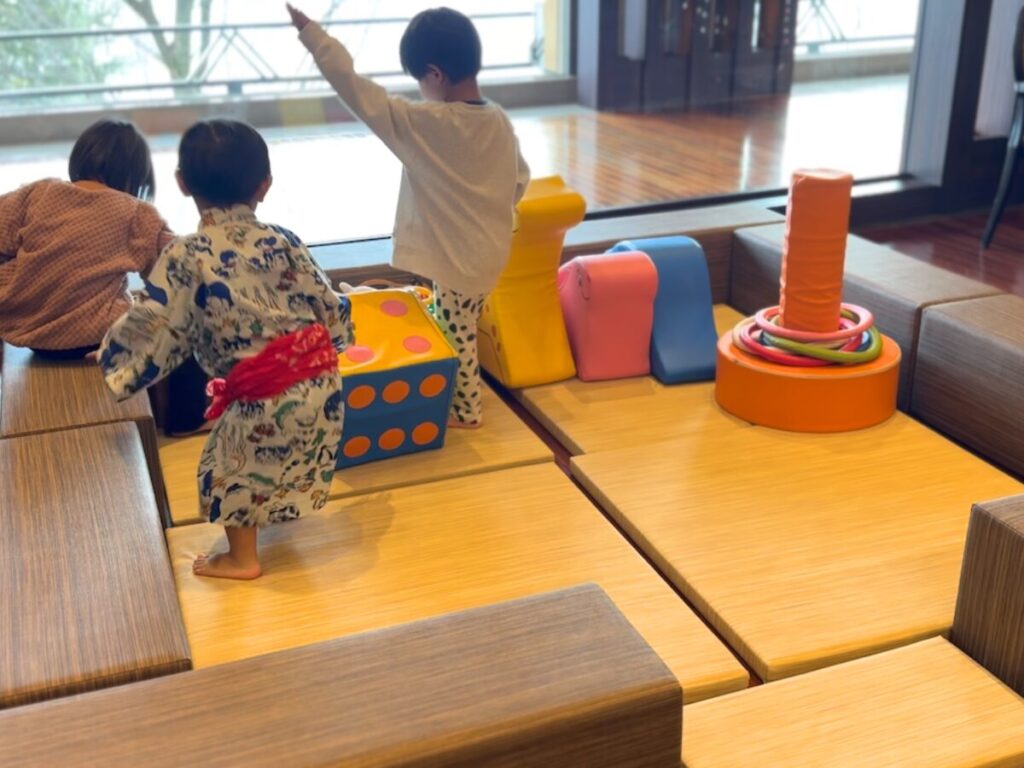 白玉の湯 華鳳 朝食会場のキッズスペース