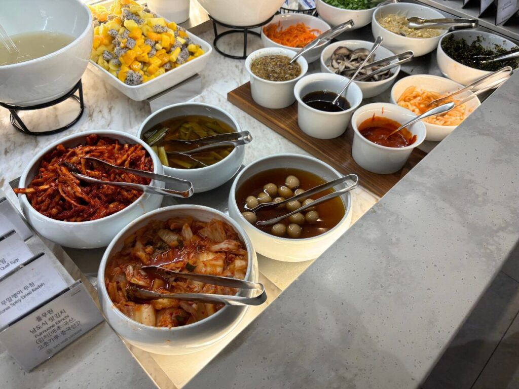 仁川空港第2ターミナルのスカイハブラウンジで人気の自分で作るビビンバ