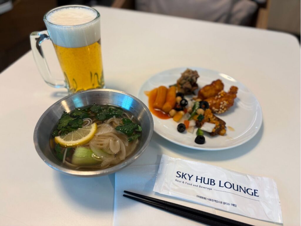 仁川空港第2ターミナルのスカイハブラウンジで食べた食事とビール
